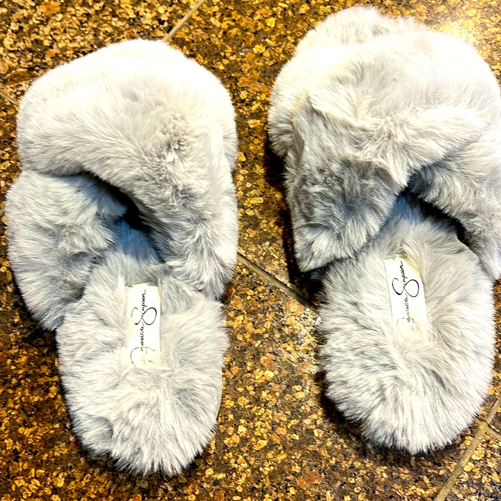 Slippers az 7-8 open toe faux fur